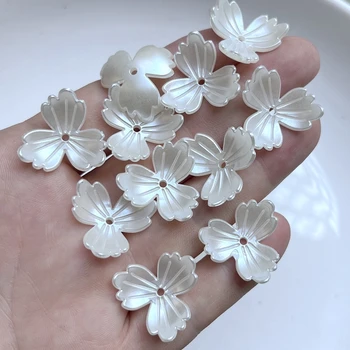 20pcs 22mm escudo branco pingente com esculpida três pétala de flor solta esferas para fazer jóias DIY vestido de noiva decoração de flores