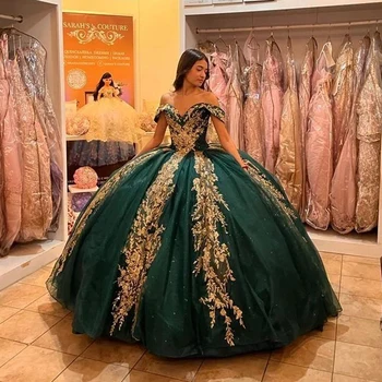 Verde-esmeralda Brilhante Fora do Ombro Vestidos de Quinceanera Vestido de Bola de Ouro Apliques de Laço Frisado Mexicano Sweet 16 Dresses 15 Anos