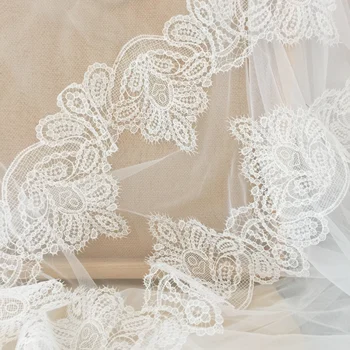 Vintage Vestido de Noiva Estilo Oca-Out Guarnição do Laço Duplo Cílios Crochê Véu de Noiva Marfim Scalloped Guarnição do Laço